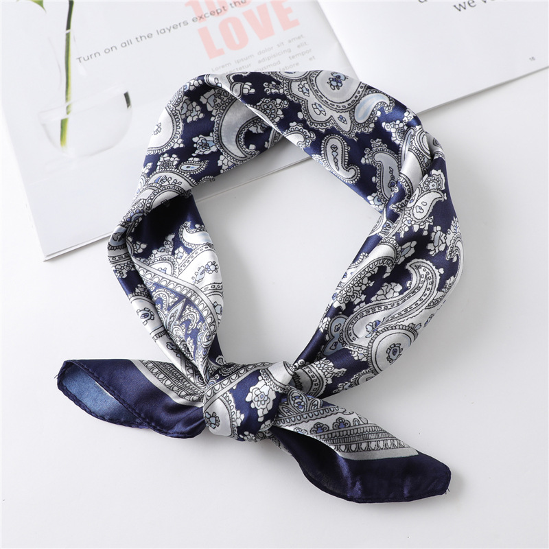 Silk Neck Scarf - وشاح حريري فاخر مربع الشكل بطول